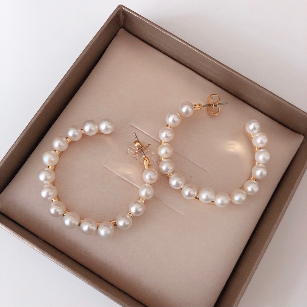 PEARL FRINGE HOOP EARRING - Picture 5 of 8